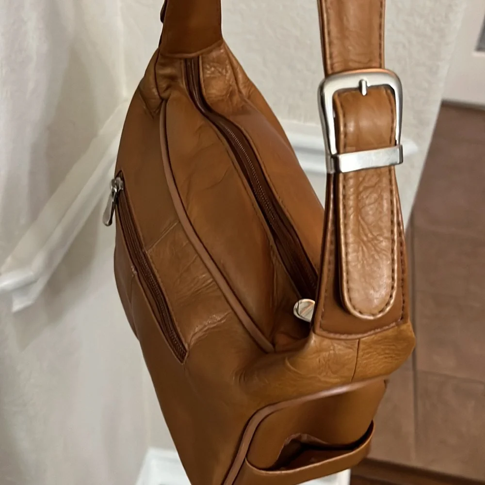 Cabela’s Columbia’s leather natural tan small bag